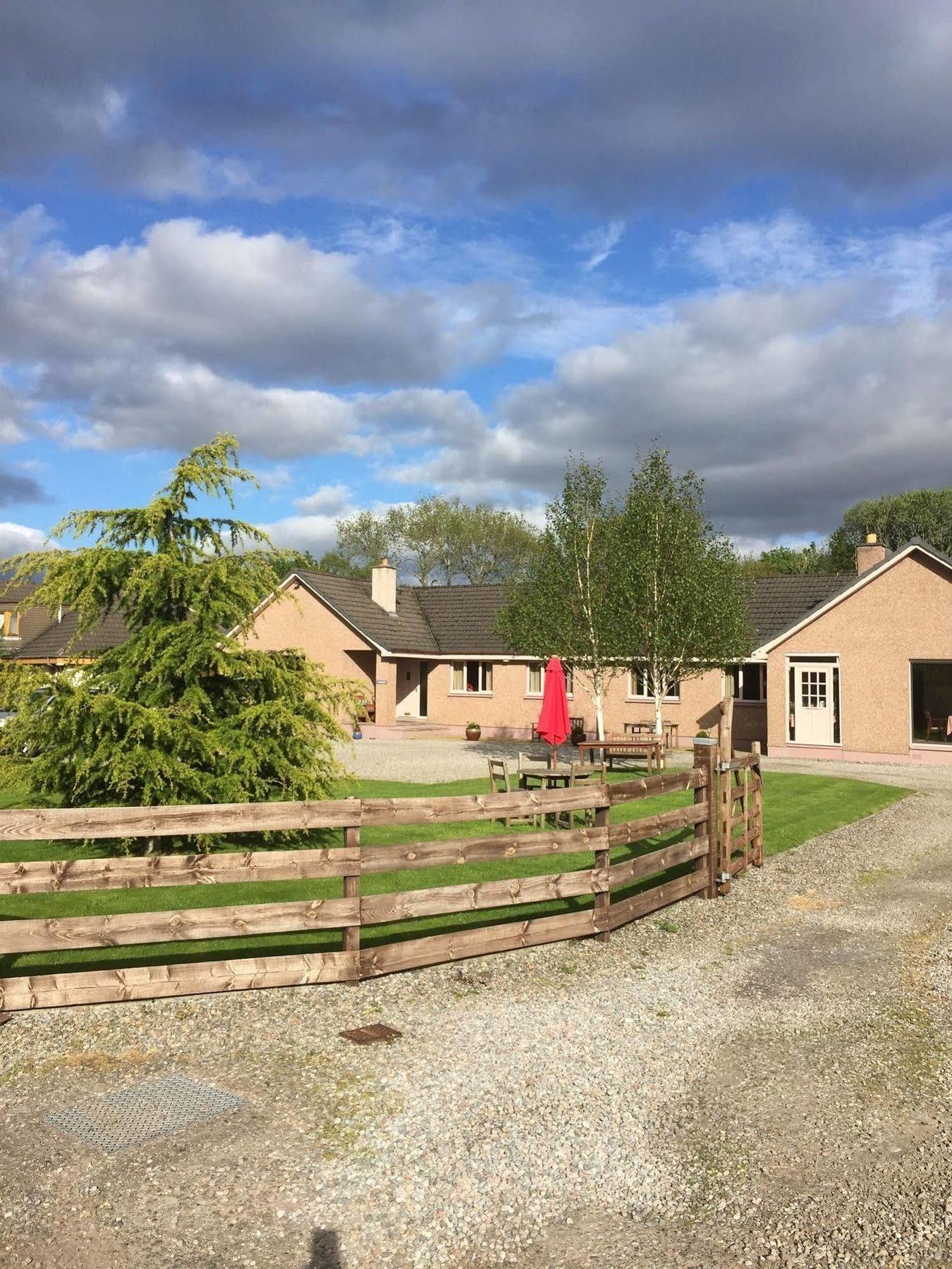 Aslaich Hotel Drumnadrochit Buitenkant foto